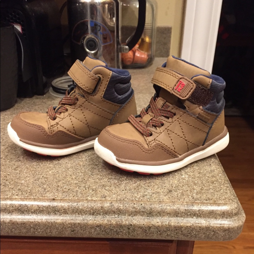 Adorable Stride Rite Made 2 Play boots!